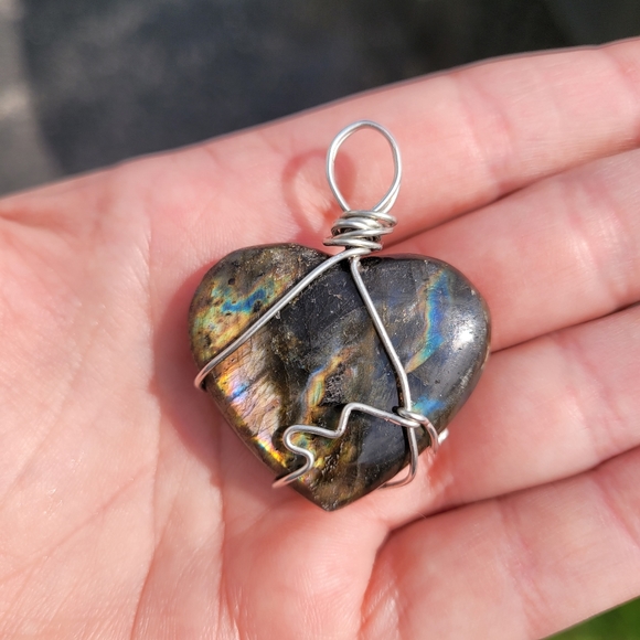 Labradorite wire wrapped pendent - Picture 5 of 6